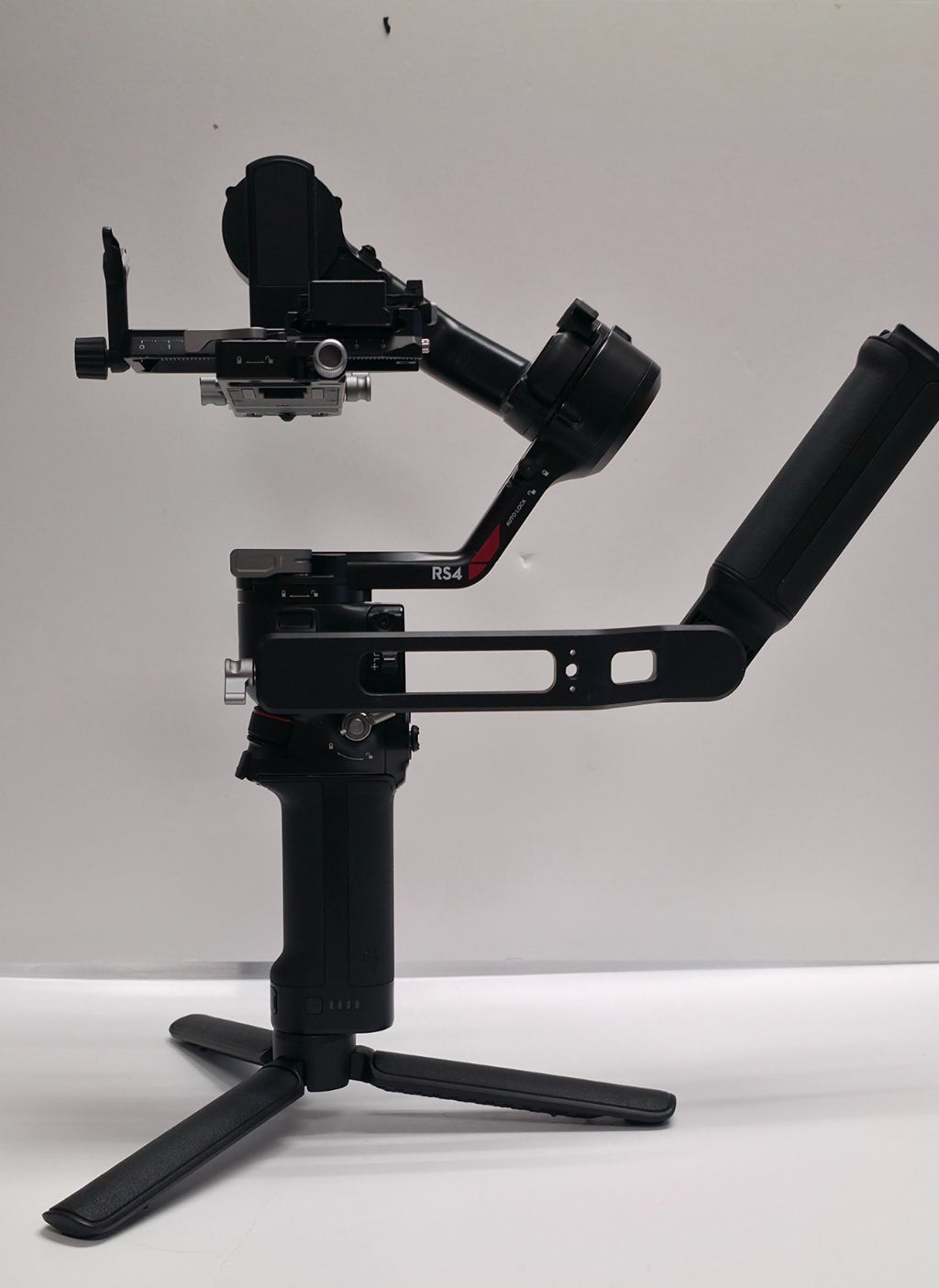 DJI RS 4 3-Axis Gimbal Stabilizer for Cameras (CP.RN.00000343.04)