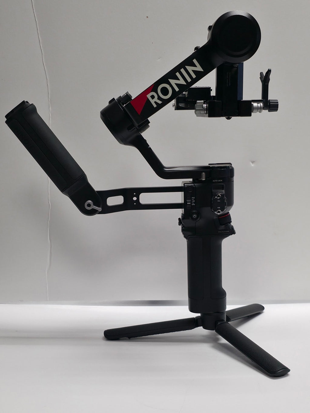 DJI RS 4 3-Axis Gimbal Stabilizer for Cameras (CP.RN.00000343.04)