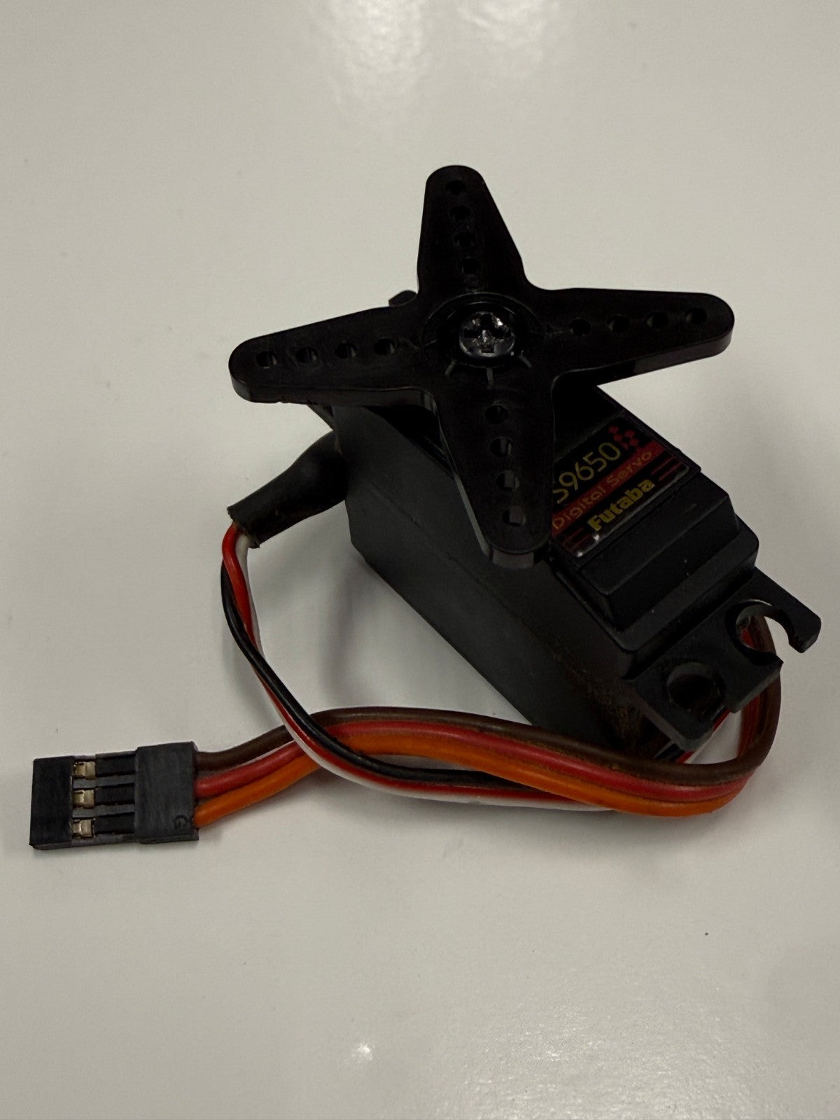 Futaba 9650 S9650 Digital Mini Size High Speed RC Airplane / Helicopter Servo