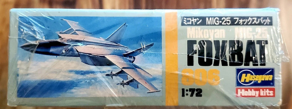 Migoyan MiG-25 Foxbat - Hasegawa 1/72 unassembled kit#806 - NIB