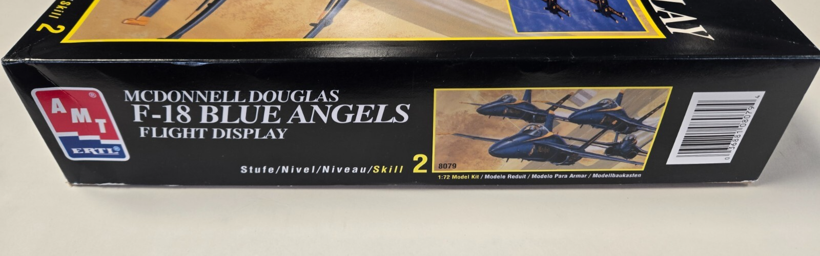 AMT ERTL Mcdonnel Douglas F-18 Blue Angels Flight Display 1/72 8070 (New)