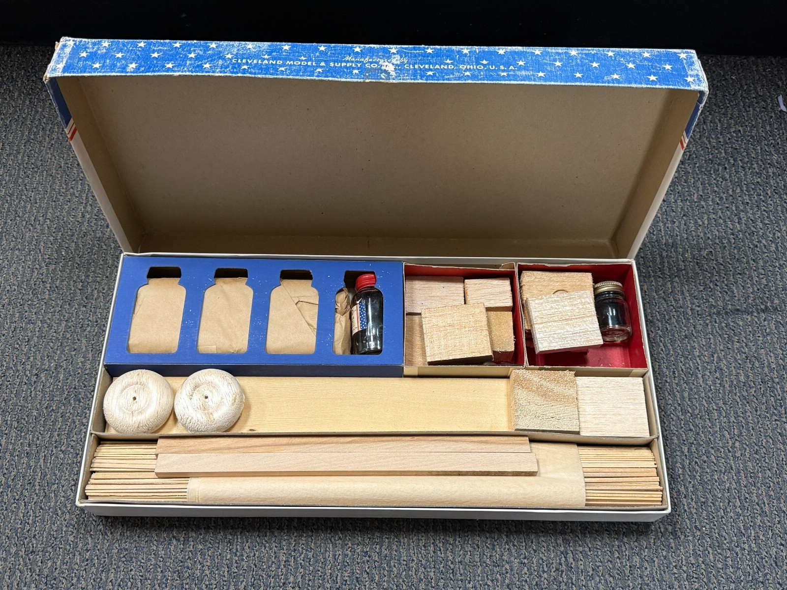 New in Box Vintage Cleveland De Havilland Mosquito Balsa Wood Model Airplane Kit