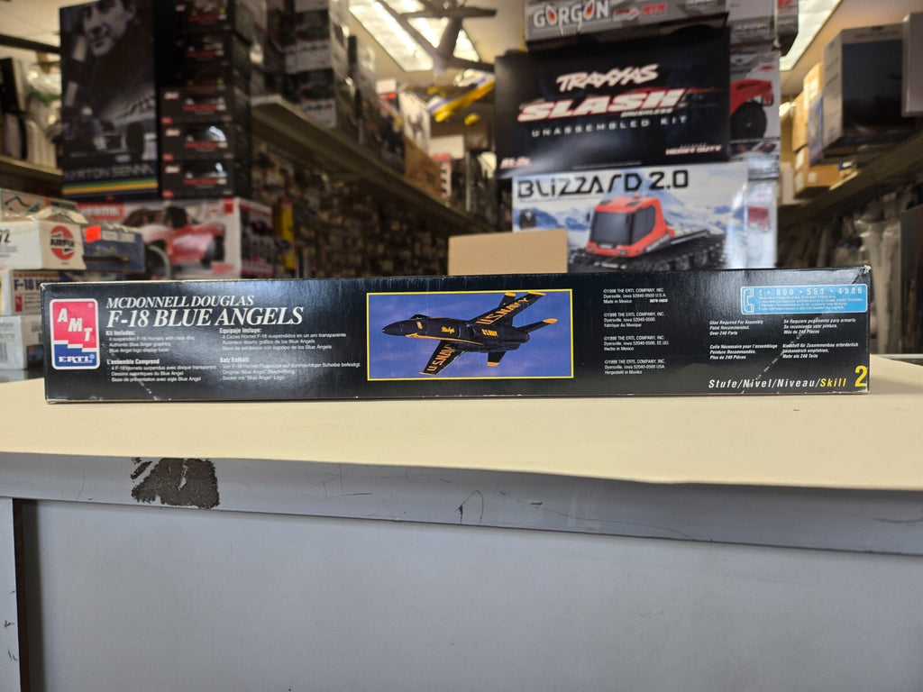 AMT ERTL Mcdonnel Douglas F-18 Blue Angels Flight Display 1/72 8070 (New)