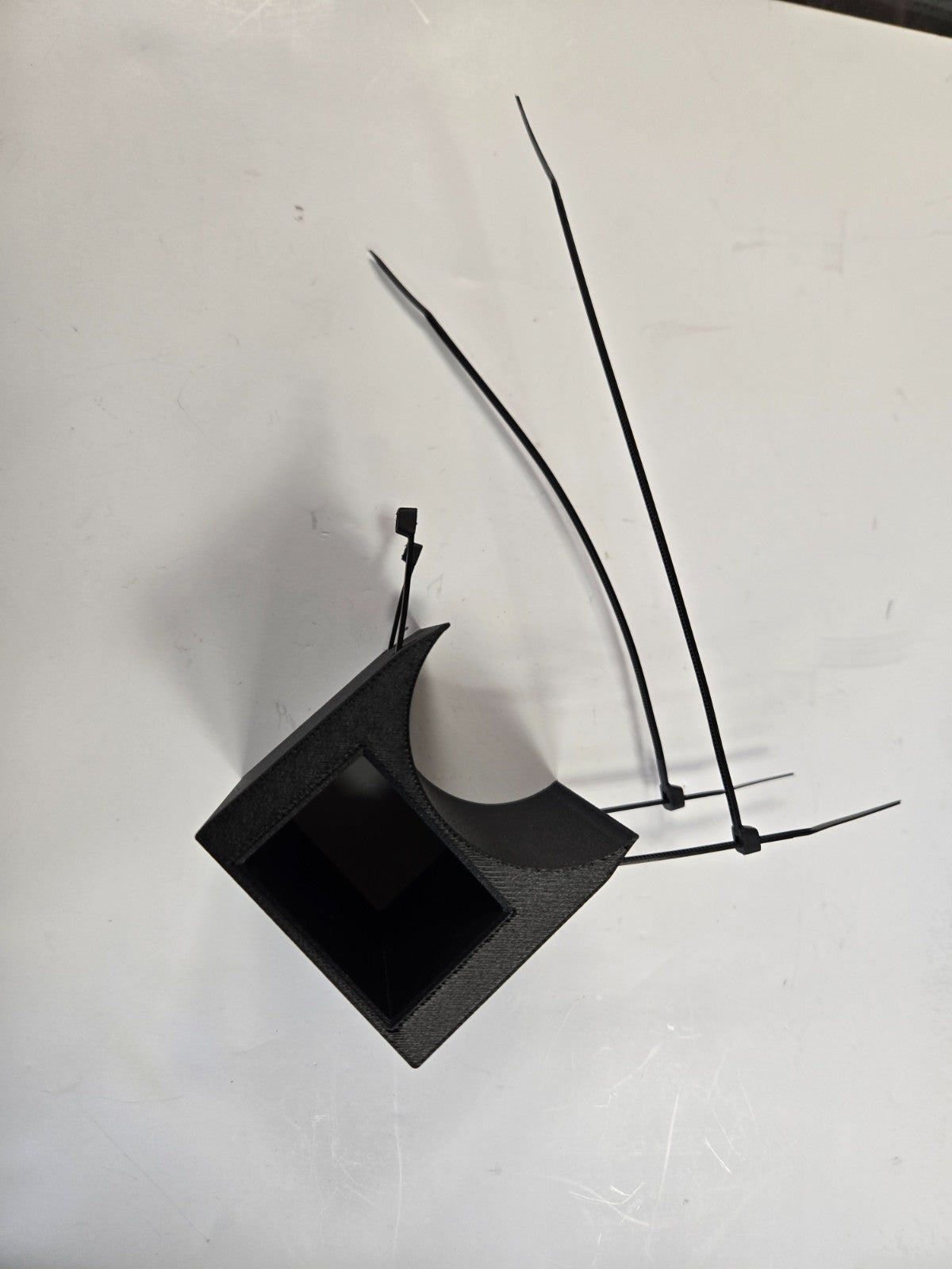 3D Printed Battery Mount and Stand For Sullivan Dynatron Includes Battery