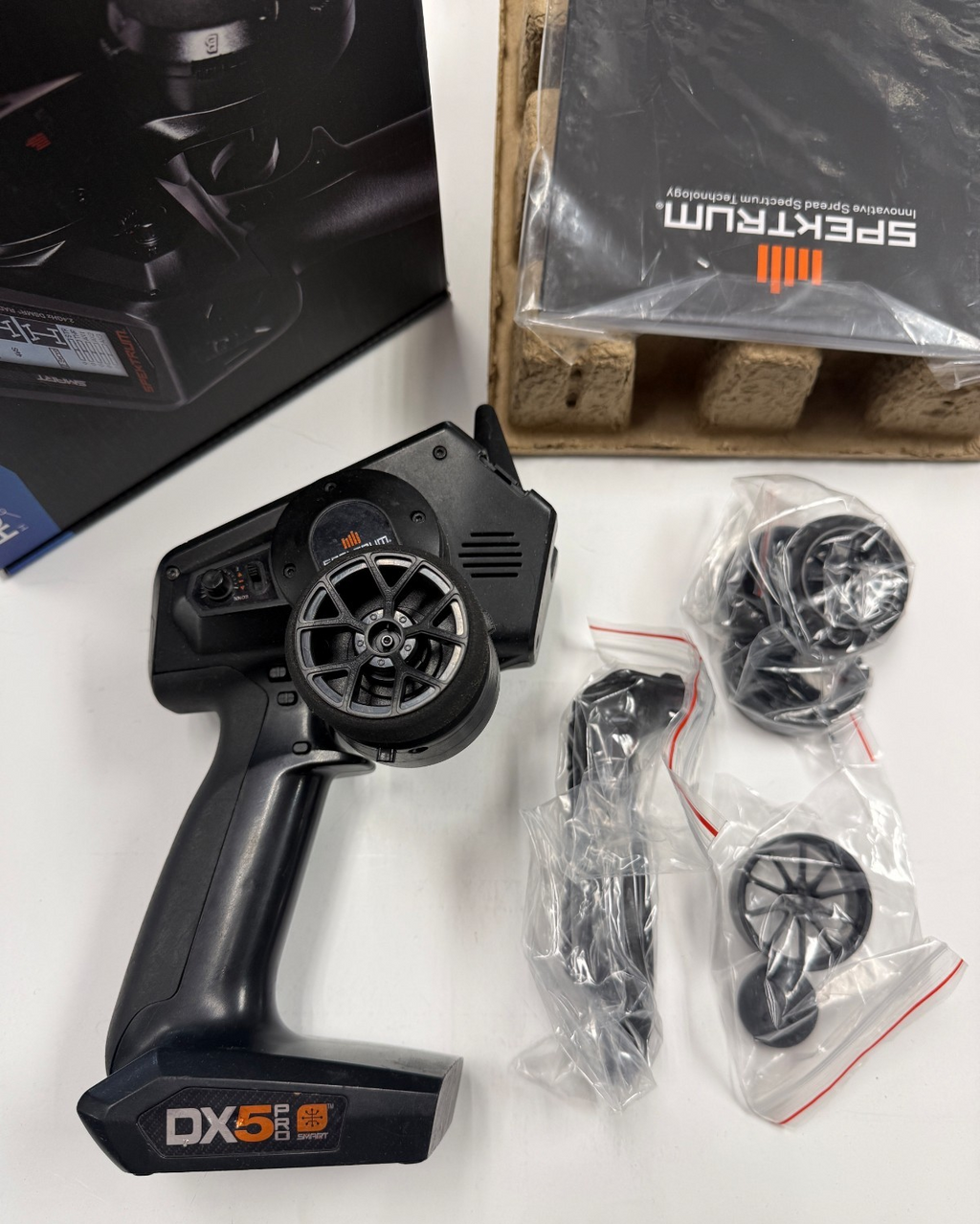 Excellent Spektrum DX5 Pro 5-Channel RC Remote Control Truck / Car Transmitter