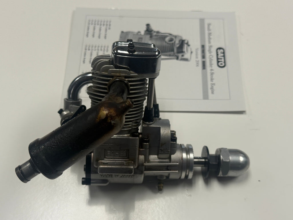 Excellent Saito Silver FA-82 82 .82 Four Stroke Engine with Muffler