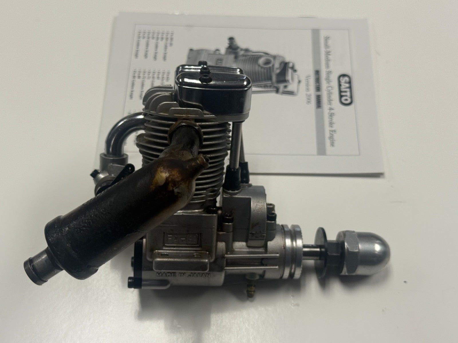 Excellent Saito Silver FA-82 82 .82 Four Stroke Engine with Muffler