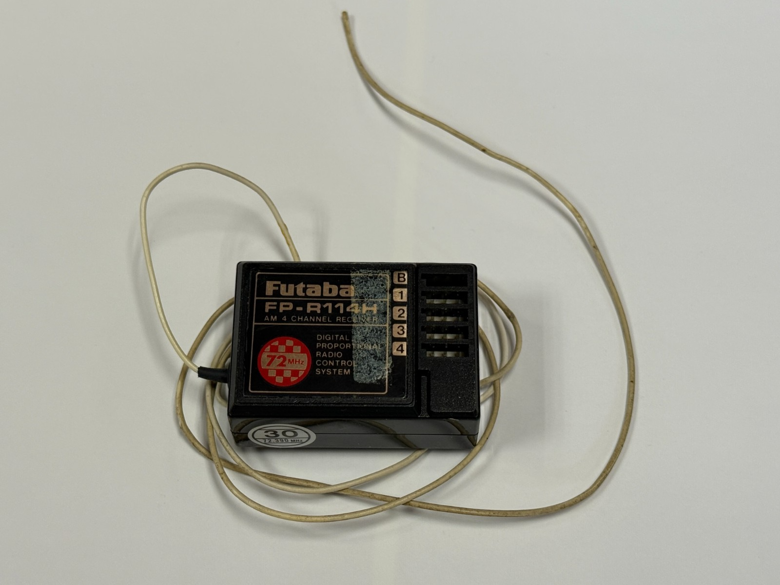 Really Nice Futaba R114H FP-R114H AM 72mhz RC Airplane Receiver RX J Plug Ch 30