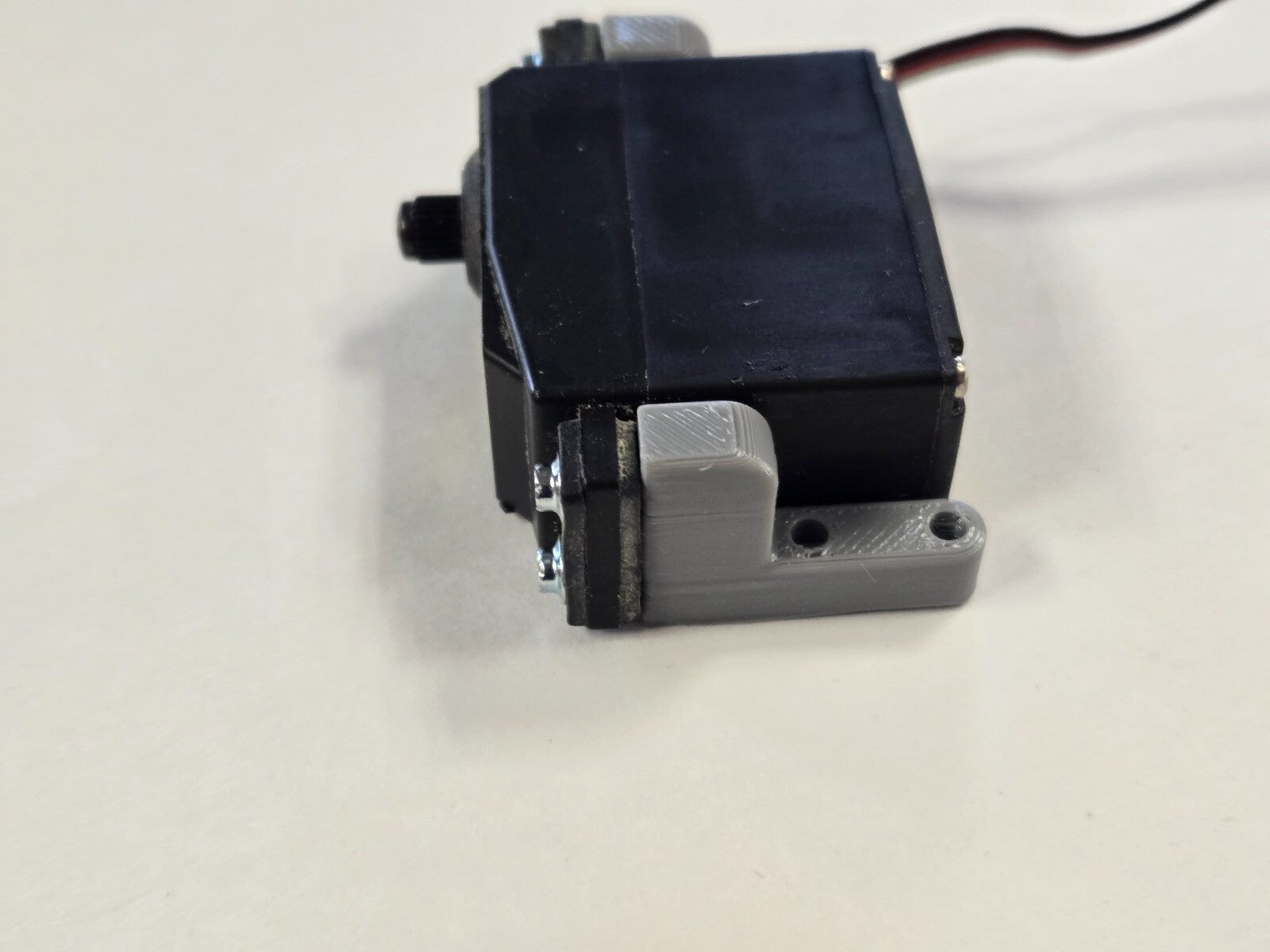 90 degree mounting brackets for standard size RC servos 2 sets