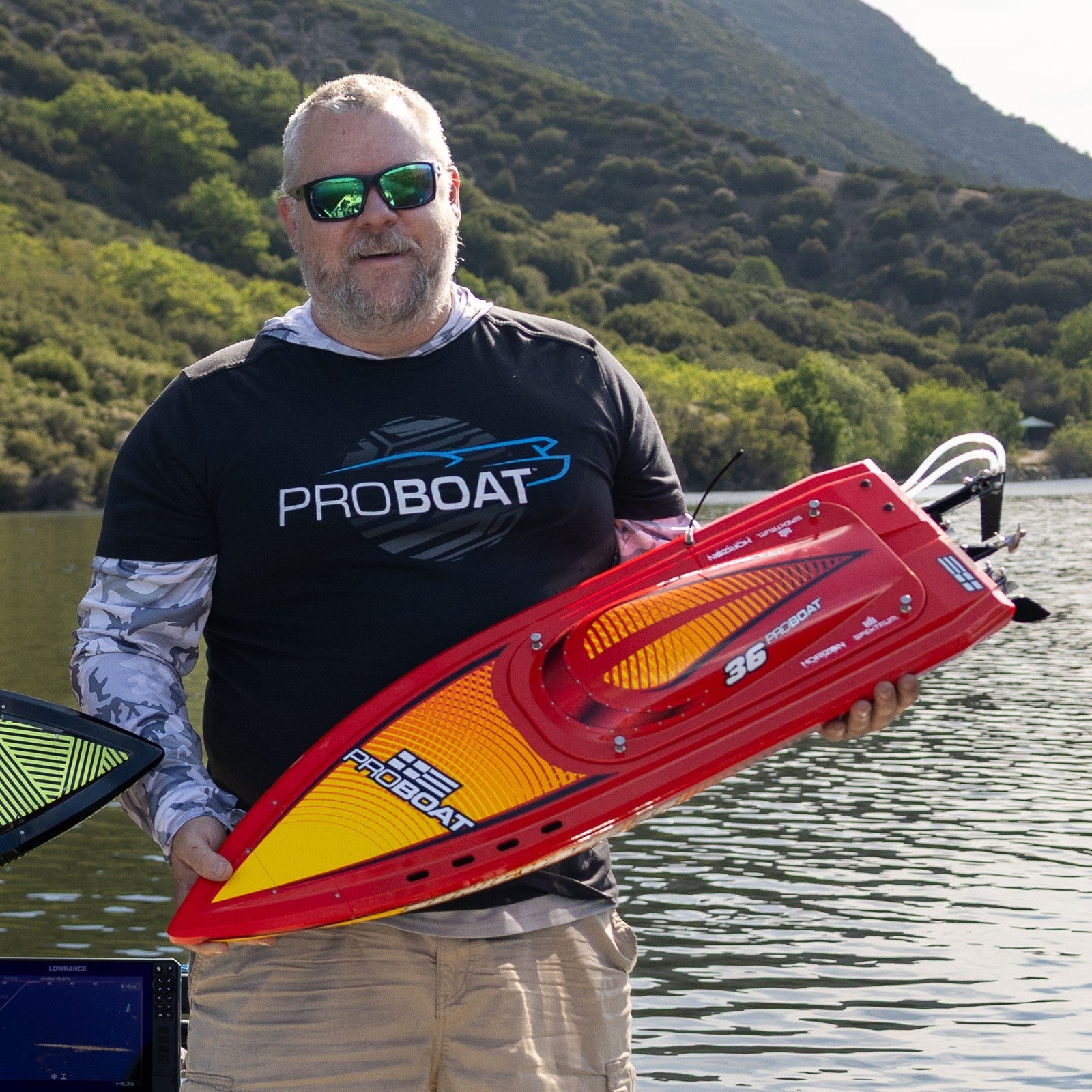 Pro Boat PRB-2171T2 Sonicwake 36 V3 Self-Righting Brushless 8S RTR Black
