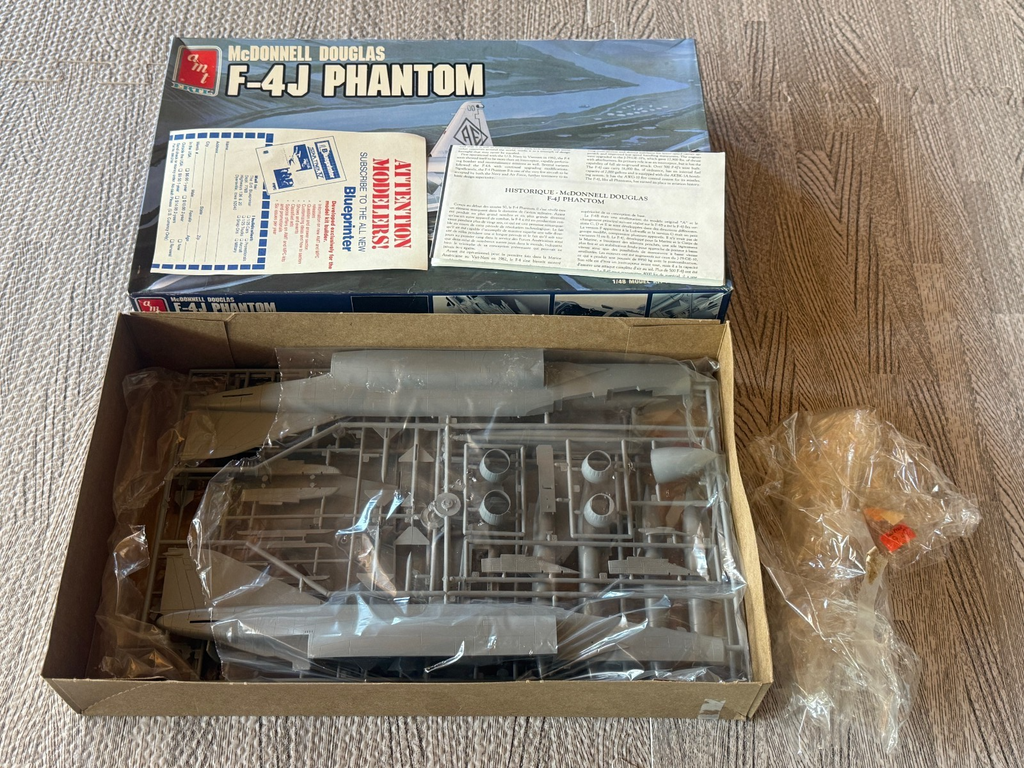 AMT F-4J F4 F-4 Phantom Mcdonnell Douglas 1/48 Scale Plastic Model Kit