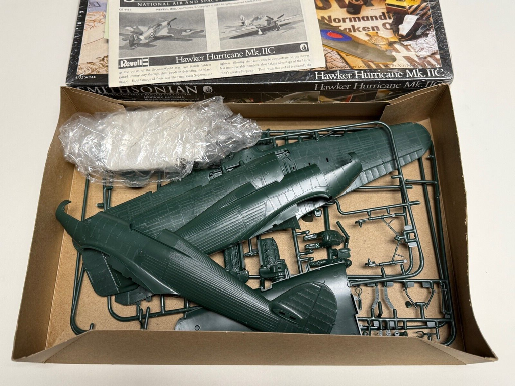 Revell Hawker Hurrican Mk. IIC - Smithsonian 1/32 Scale Unassembled 4457