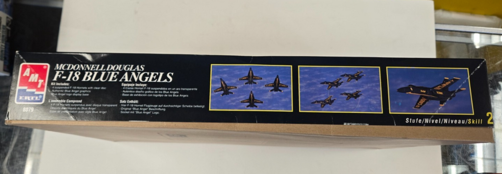 AMT ERTL Mcdonnel Douglas F-18 Blue Angels Flight Display 1/72 8070 (New)