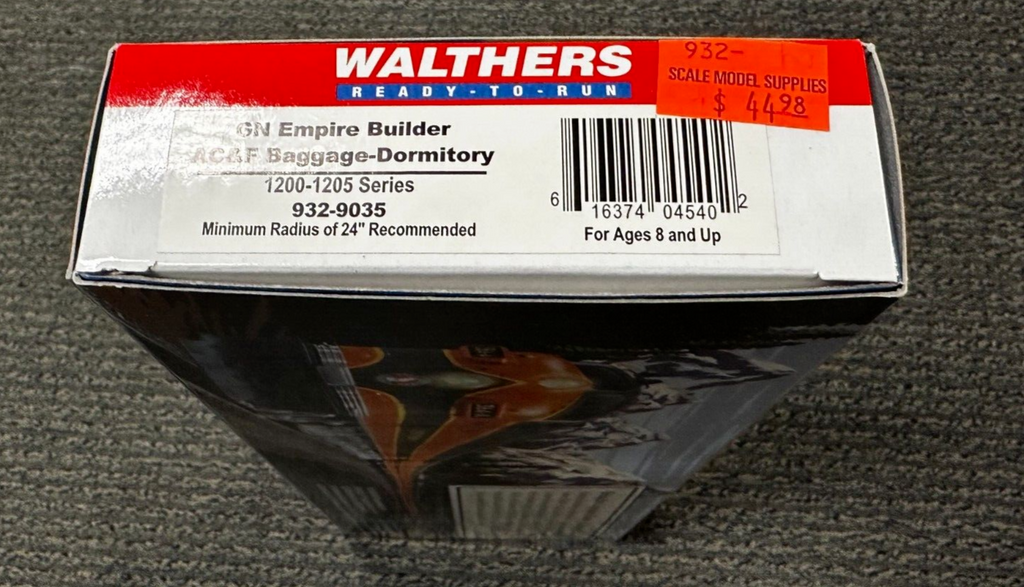 HO Scale Walthers Train 932-9035 GN Empire Builder Baggage-Dormitory Passenger