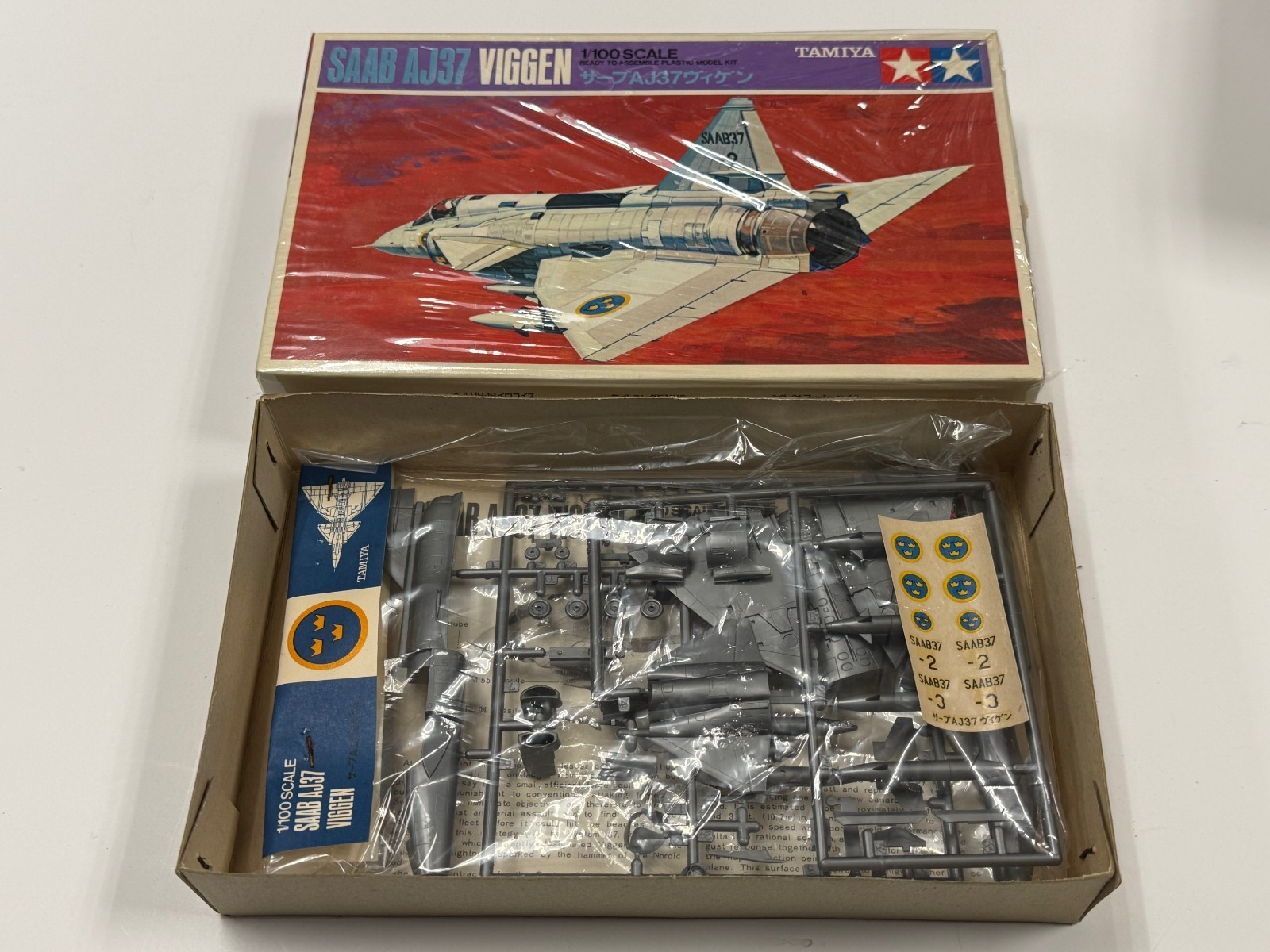 TAMIYA SAAB AJ37 VIGGEN MINI JET SERIES NO. 11 - 1:100 - 60011 Plastic Model Kit