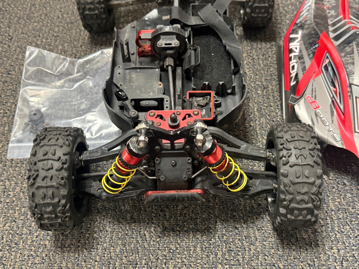 Arrma Typhon 6S BLX Brushless 1/8 4WD RC Remote Control Roller Electric Buggy
