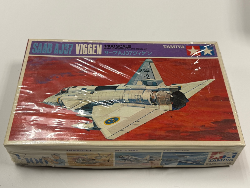 TAMIYA SAAB AJ37 VIGGEN MINI JET SERIES NO. 11 - 1:100 - 60011 Plastic Model Kit