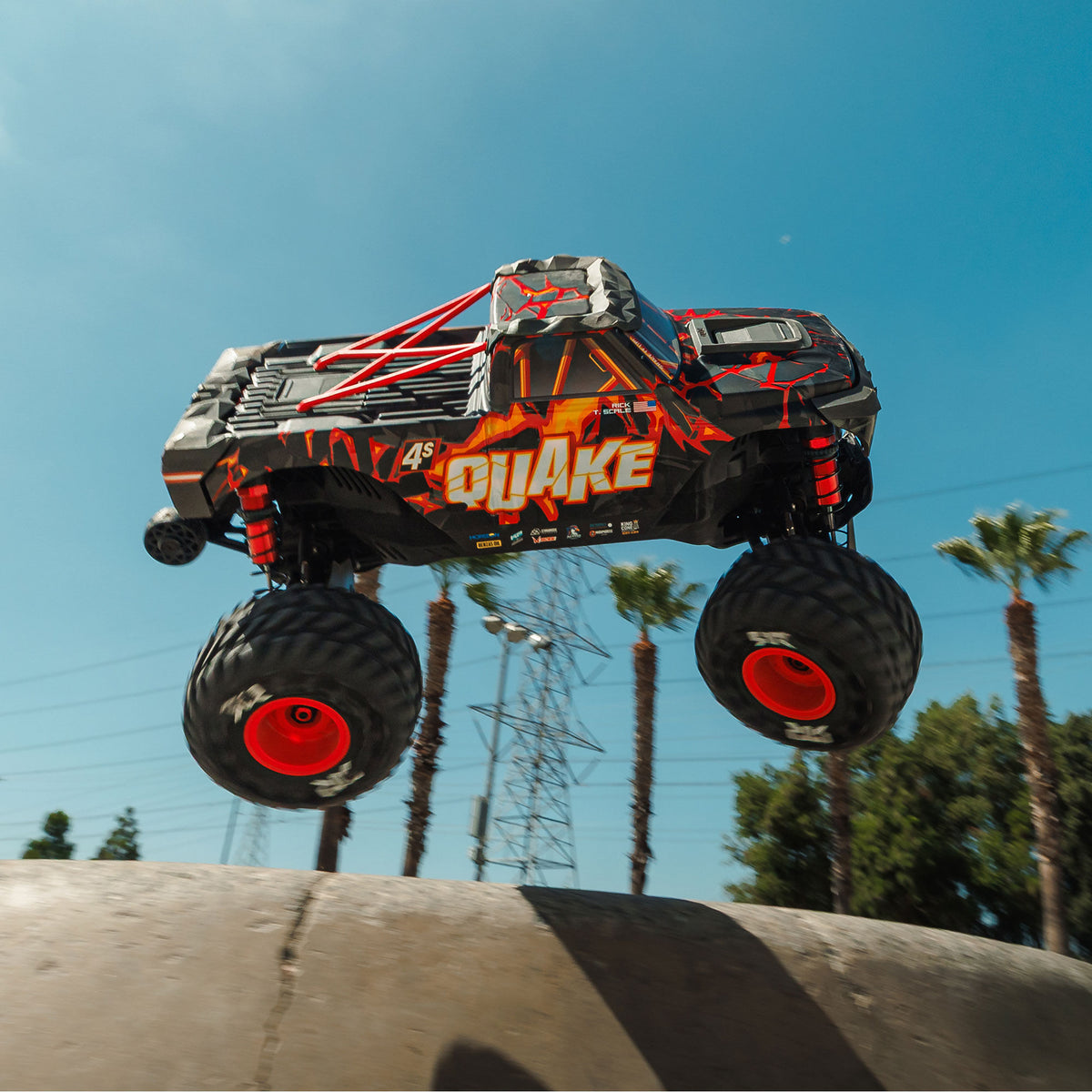 PREORDER 11/4/2026 ARRMA QUAKE 4S DSC 1/8 4X4 Brushless RTR ARA4437T1 T2 Black Red White Blue