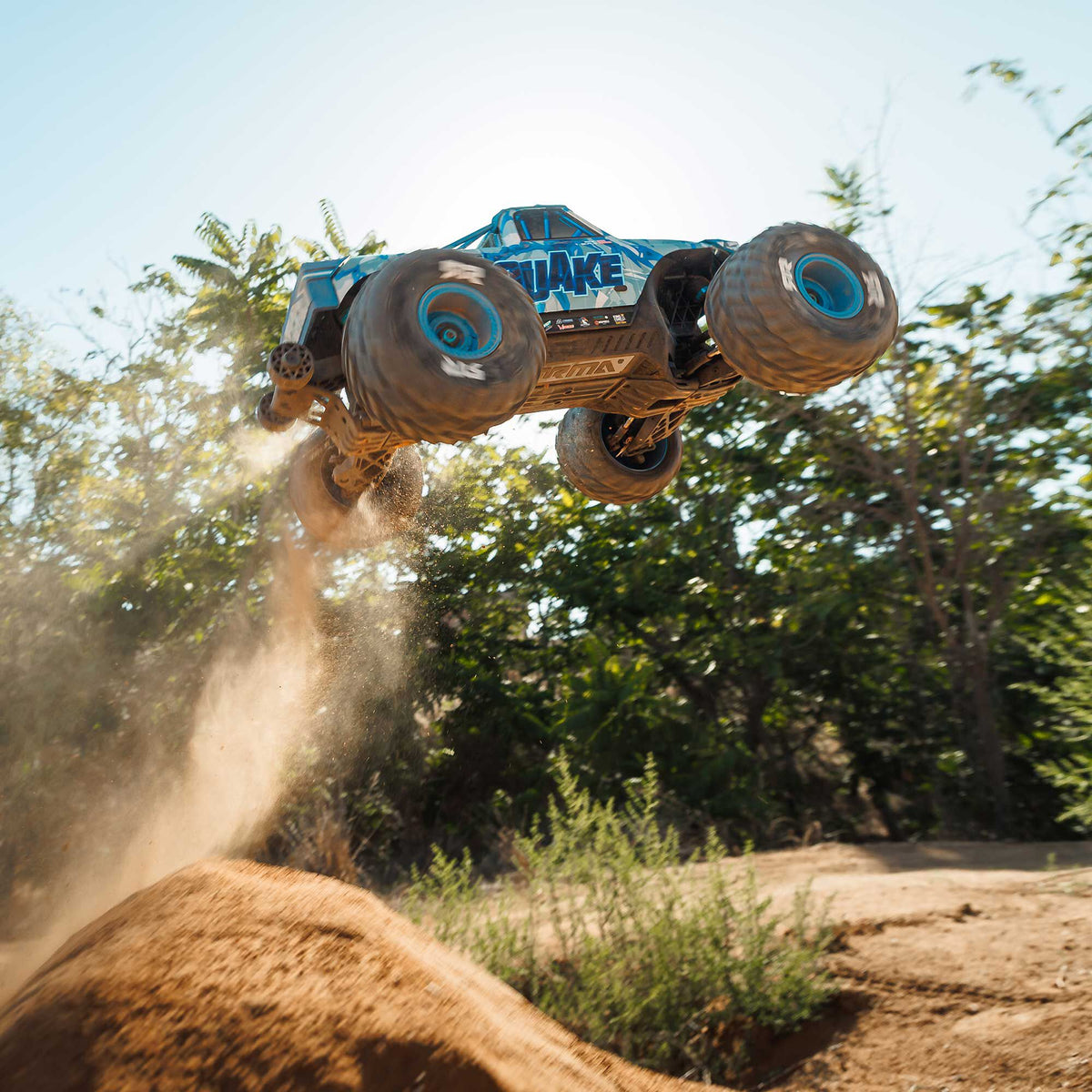 PREORDER 11/4/2026 ARRMA QUAKE 4S DSC 1/8 4X4 Brushless RTR ARA4437T1 T2 Black Red White Blue