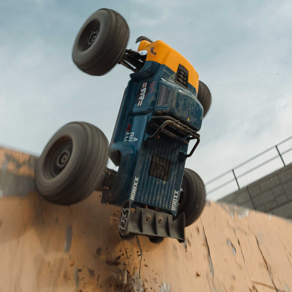 1/8 NOTORIOUS 6S 4X4 RTR Brushless Stunt Truck