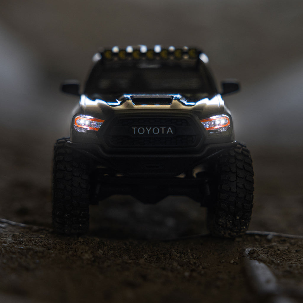 PREORDER Axial SCX30 Toyota Tacoma TRD Pro 1/30 4WD RTR AXI-3289T1 AXI-3289T2