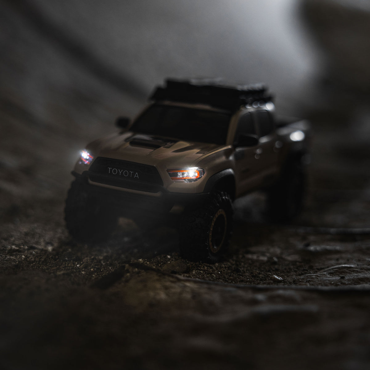 PREORDER Axial SCX30 Toyota Tacoma TRD Pro 1/30 4WD RTR AXI-3289T1 AXI-3289T2