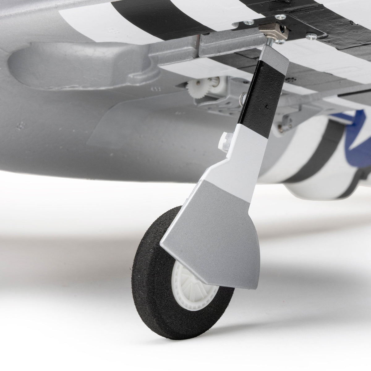 PREORDER E-flite EFL07050 Micro P-47 Thunderbolt 625mm BNF AS3X+ SAFE 3S